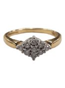 18 CARAT YELLOW GOLD DIAMOND CLUSTER RING WITH 0.25 CARAT OF DIAMONDS