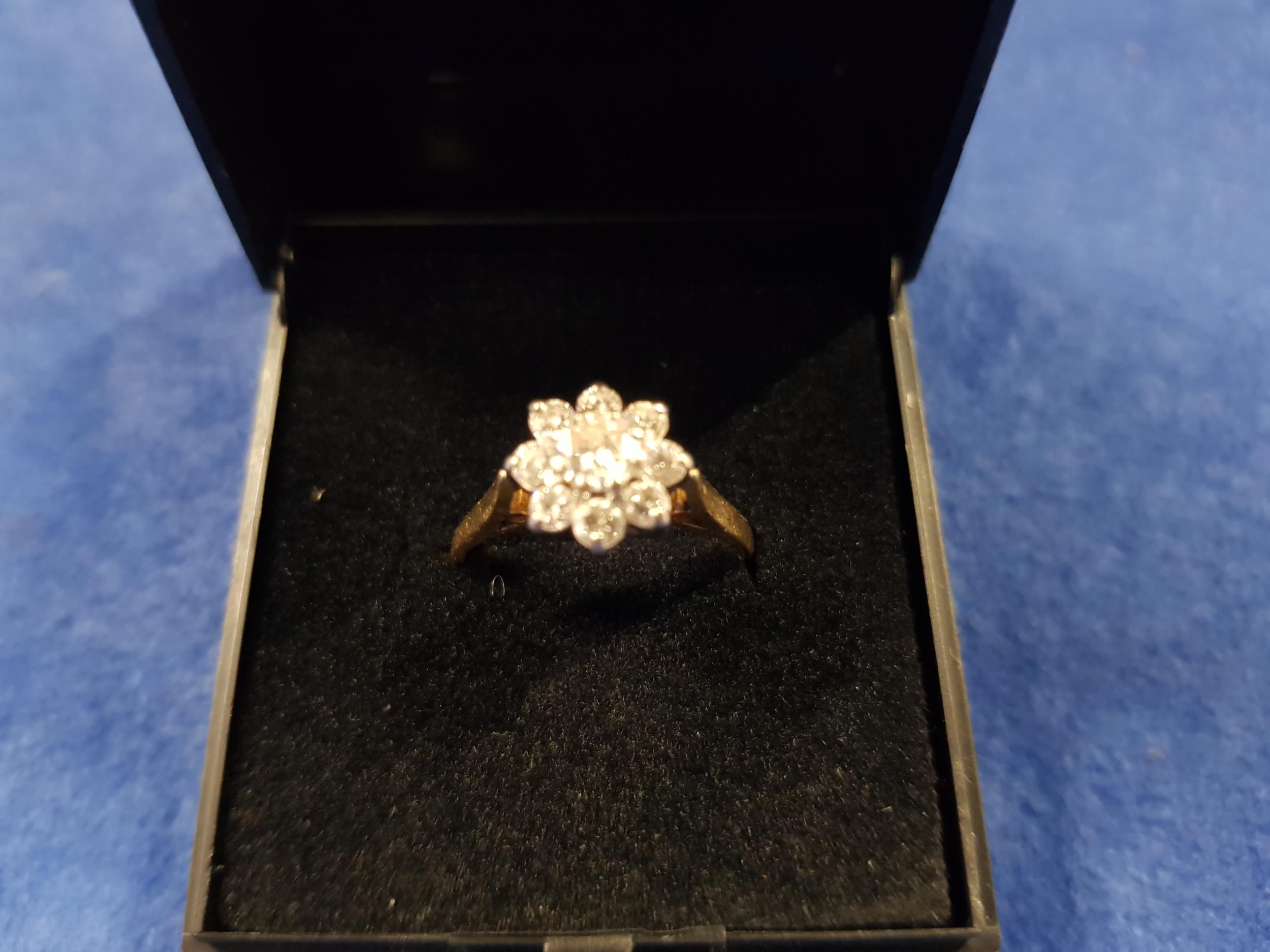 18 CARAT YELLOW GOLD & DIAMOND DAISY HEAD RING