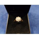 18 CARAT YELLOW GOLD & DIAMOND DAISY HEAD RING