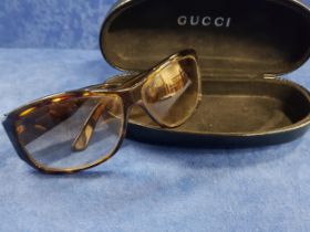 GENUINE PAIR OF GUCCI SUNGLASSES