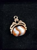 9 CARAT GOLD BANDED AGATE FOB