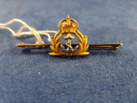 9 CARAT GOLD & ENAMEL NAVAL BROOCH