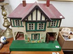 VINTAGE TRIANG DOLLS HOUSE & LARGE BOX OF DOLLS FURNITURE