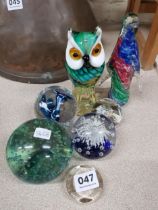 QUANTITY OF GLASS PAPERWEIGHTS