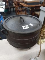 CAST IRON POT & LID