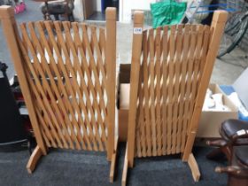 2 PLANT TRELLIS STANDS