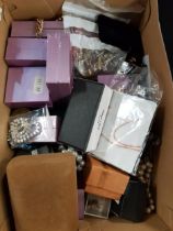 BOX OF JEWELLERY TO INCLUDE SILVER