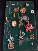 QUANTITY OF VINTAGE JEWELLERY