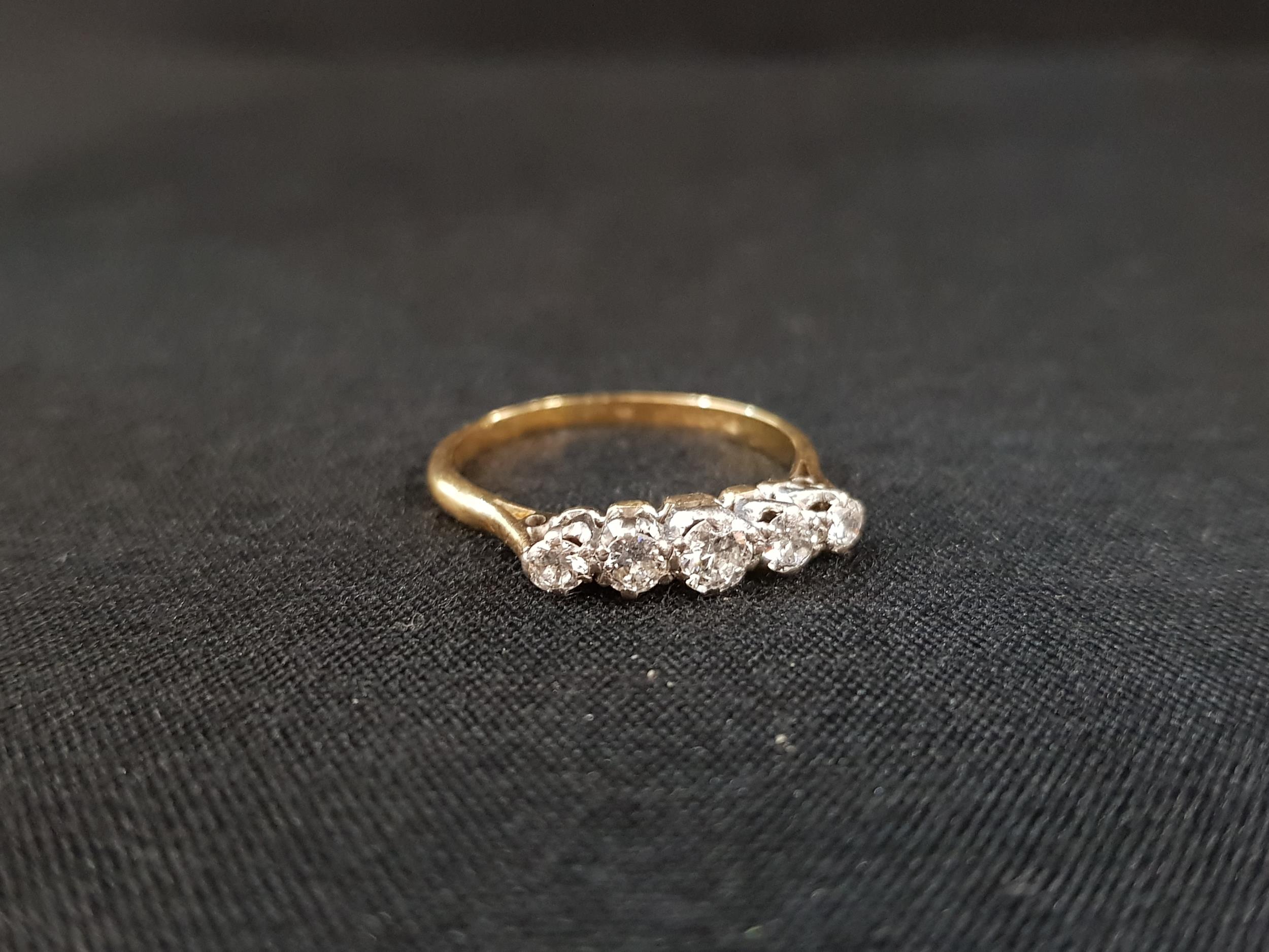 18 CARAT YELLOW GOLD 5 STONE DIAMOND RING WITH 0.40 CARAT OF DIAMONDS