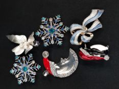 SELECTION OF CHRISTMAS THEMED BROOCHES