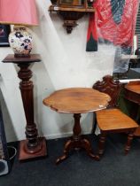 VICTORIAN HALL CHAIR WINDOW TABLE AND VICTORIAN TORCHERE