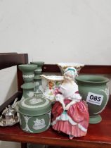 QUANTITY OF WEDGEWOOD, HAMMERSLEY, ROYAL DOULTON ETC