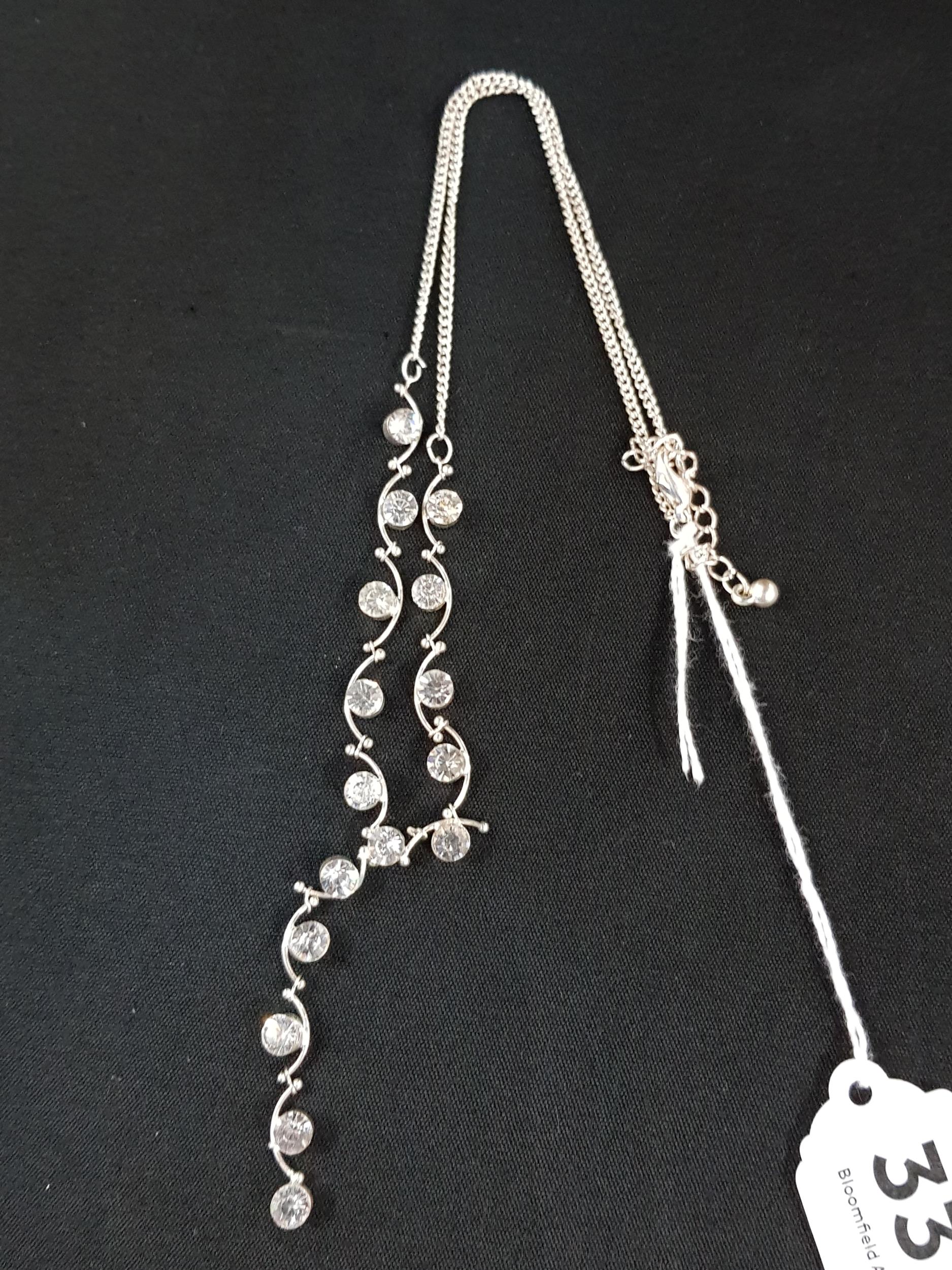 SILVER WHITE STONE NECKLACE