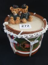 ROYAL ULSTER CONSTABULARY / RUC MINI DRUM & 2 FIGURINES