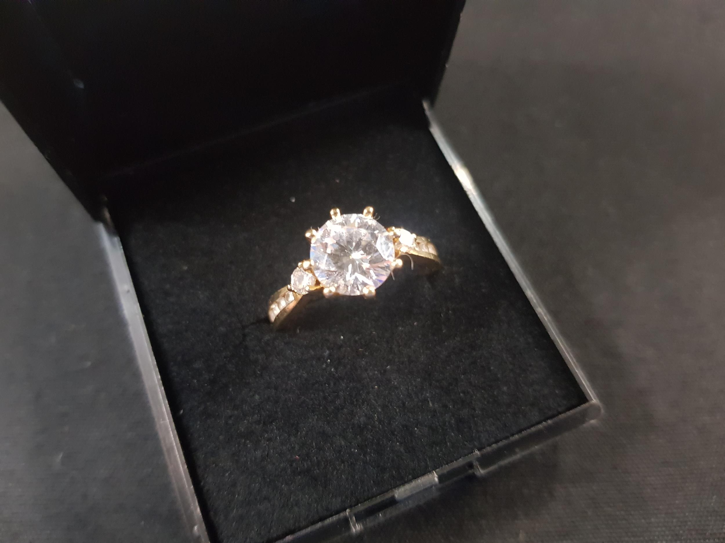 18 CARAT GOLD DRESS RING