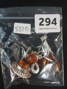 QUANTITY OF AMBER AND SILVER JEWELLERY