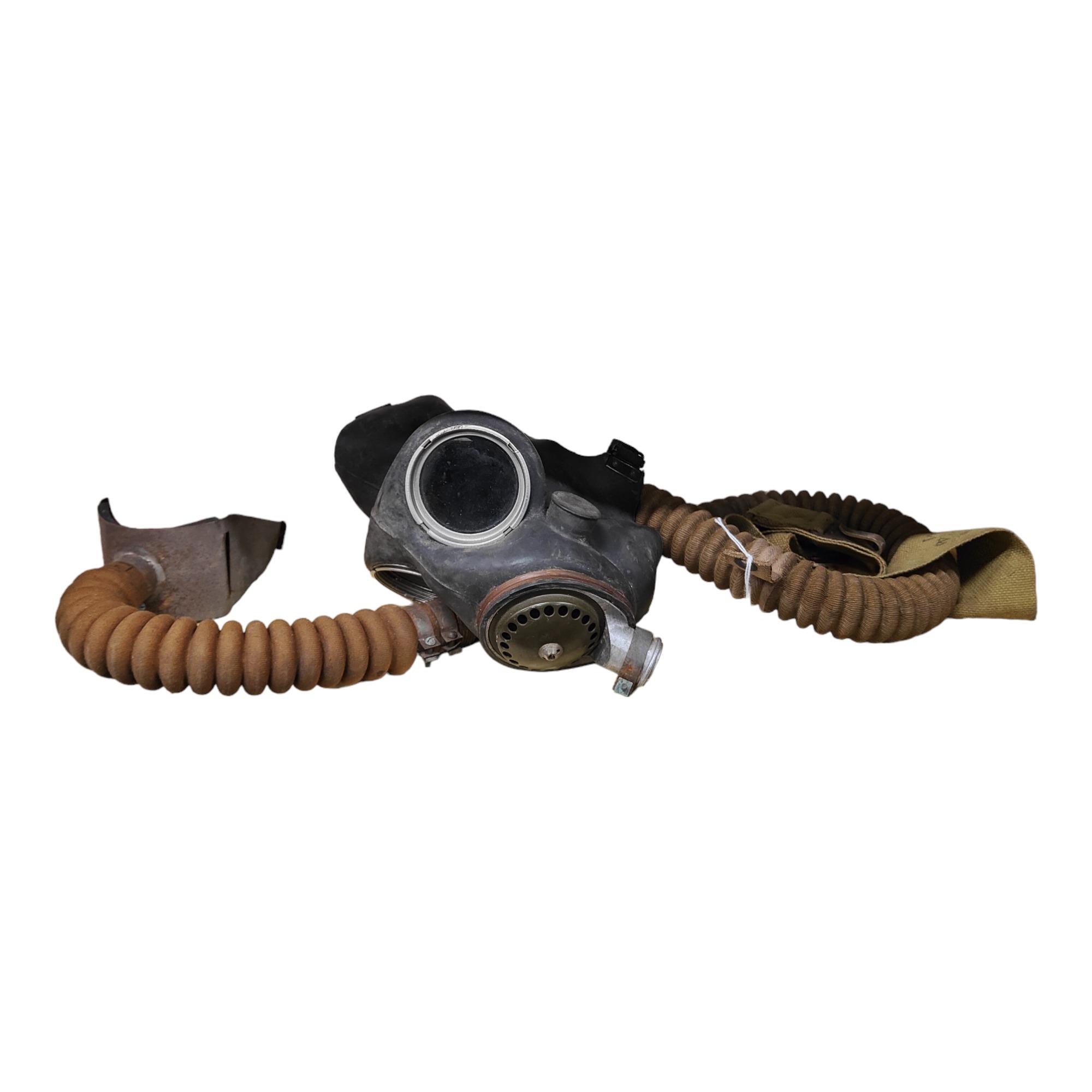 WORLD WAR 2 GAS MASK