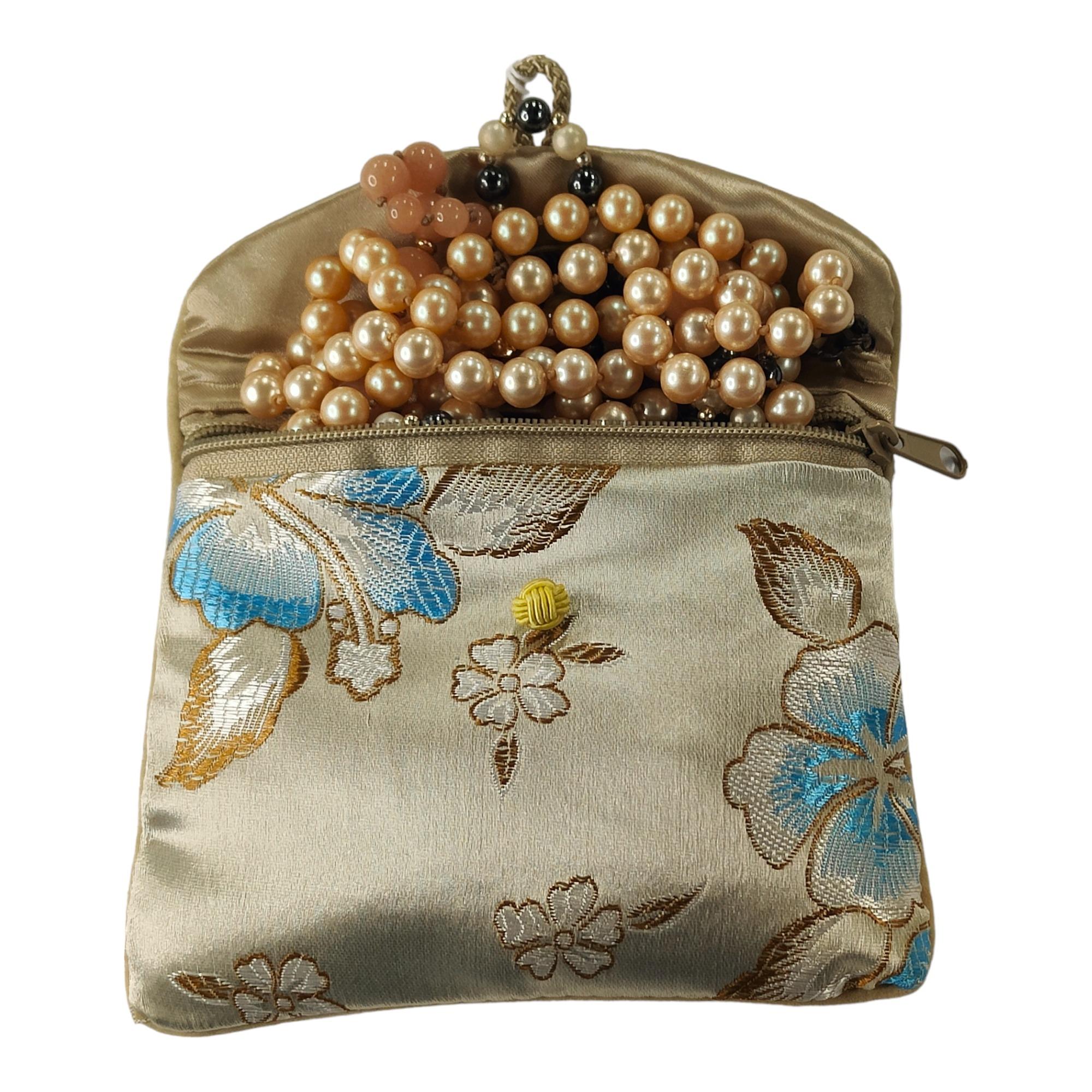 SILK BAG OF HONORA PEARLS & OTHERS