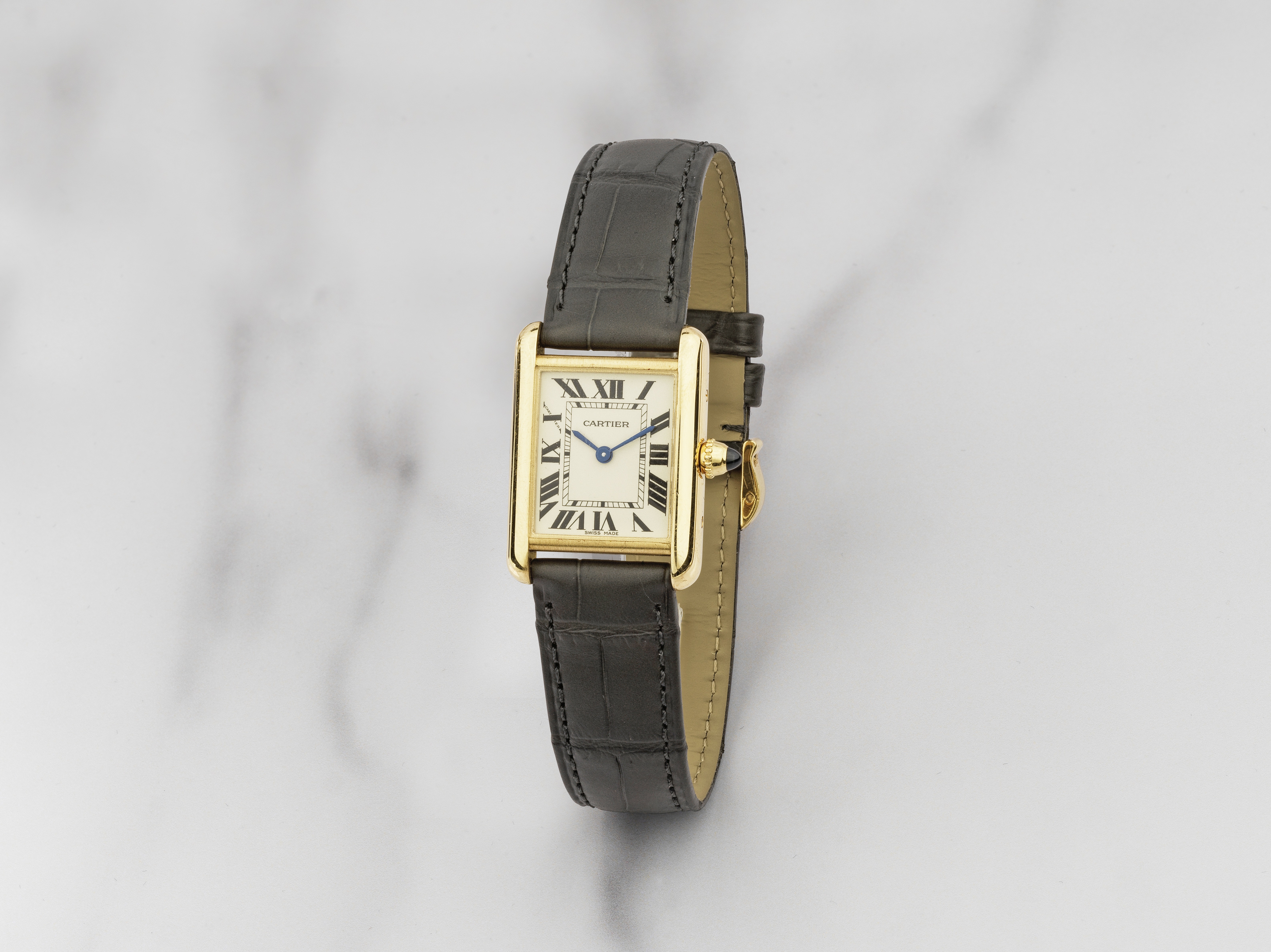 Cartier. Montre bracelet en or jaune 18K (750) mouvement quartz Cartier. An 18K gold quartz wris...