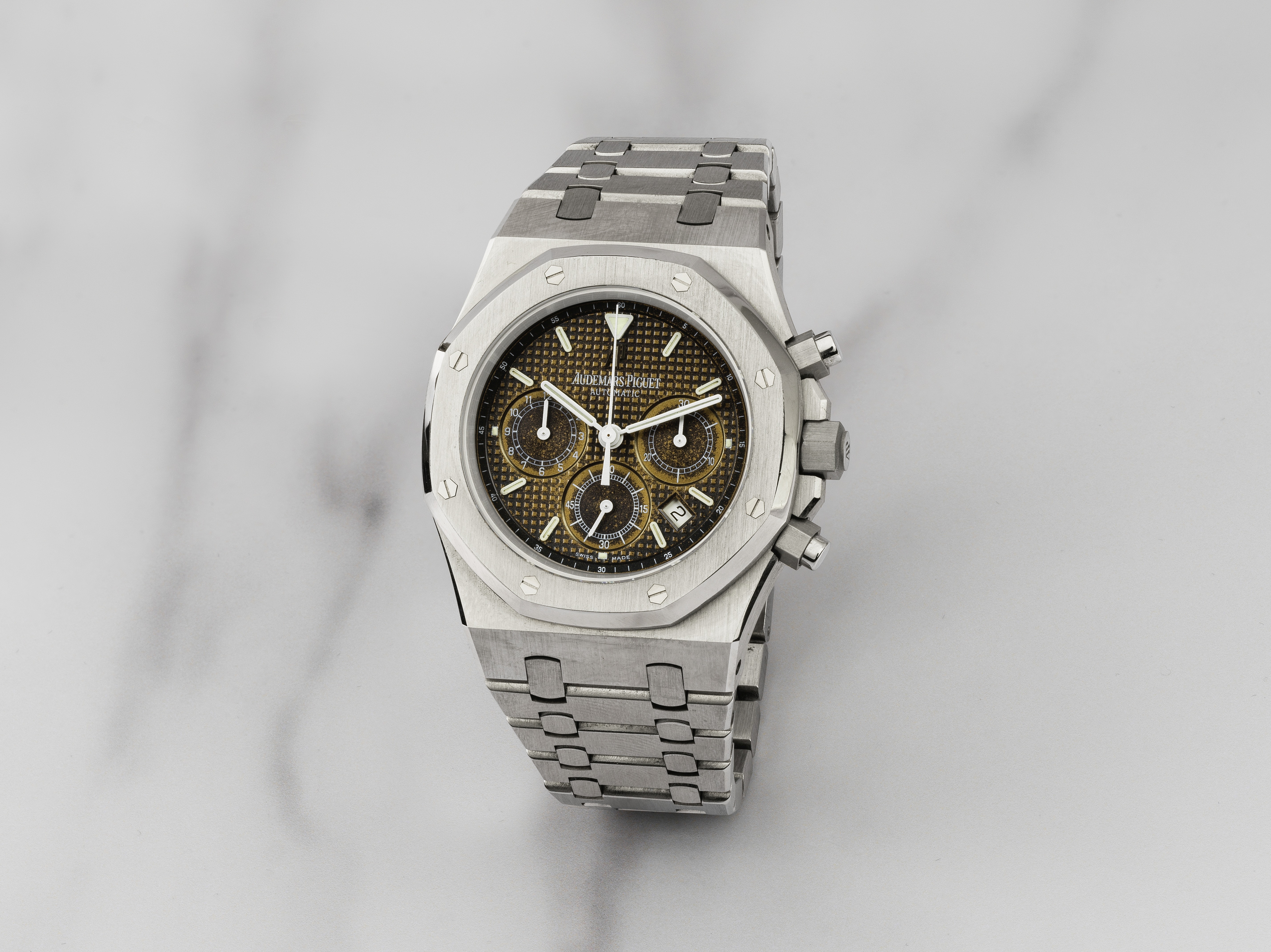 Audemars Piguet. Beau chronographe bracelet en acier avec date mouvement automatique Audemars Pi...