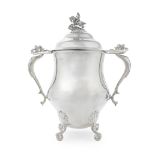 A large Edwardian silver two-handled cup and cover Goldsmiths & Silversmiths Co Ltd, London 1907