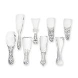 A comprehensive collection of silver shoe horns various makers and dates (37)