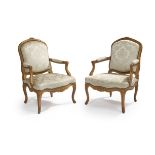 Paire de fauteuils d'&#233;poque Louis XV, estampill&#233;s LEROY