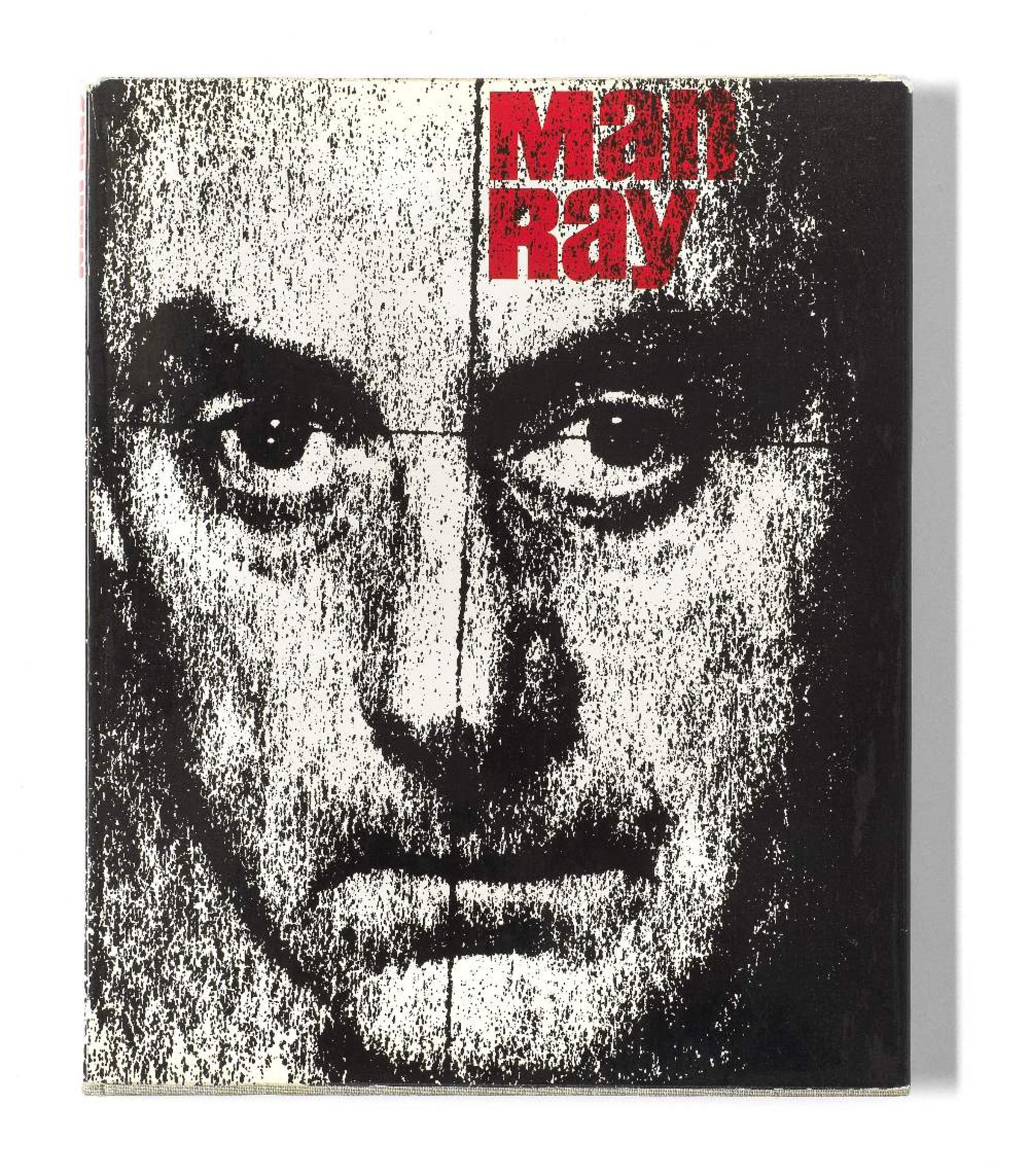 MAN RAY (1890-1976) Un ensemble de 11 livres sur Man Ray