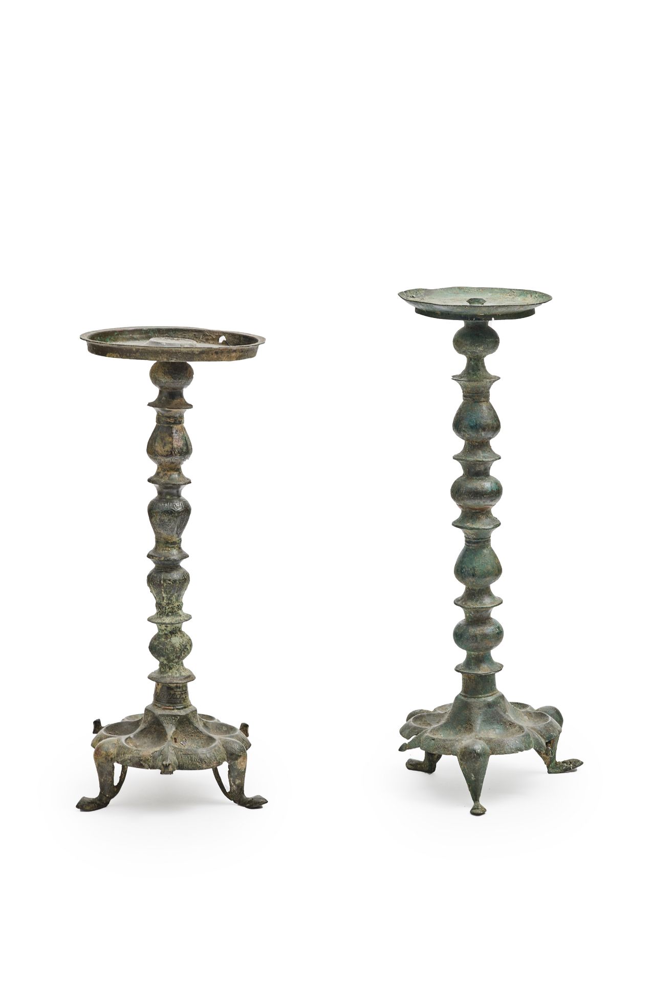 Deux flambeaux Khorasan en bronze, Perse XII-XIIIe si&#232;cle Two Khorasan bronze lampstands, P...