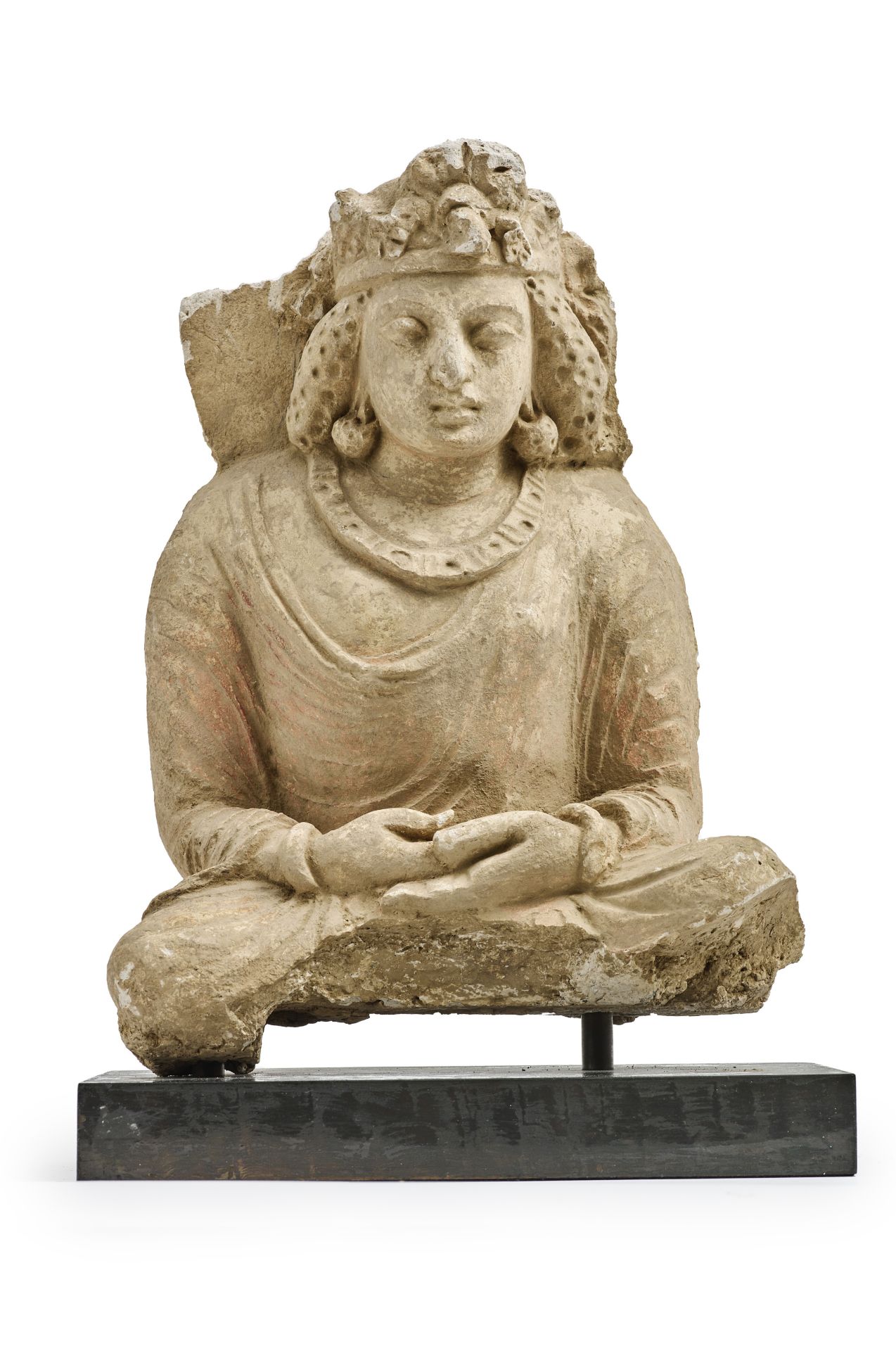 Figure en stuc repr&#233;sentant Bouddha assis, ancienne r&#233;gion du Gandhara IVe si&#232;cle...