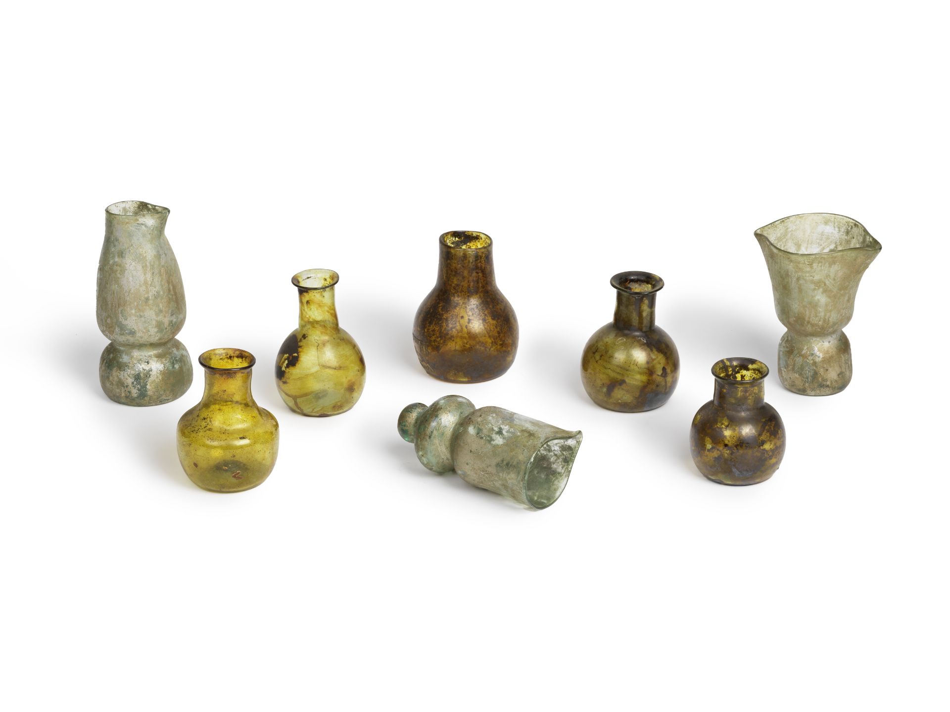 Ensemble de huit bouteilles et verseuses en verre, XIX-XXe si&#232;cle Eight glass vessels, 19th...