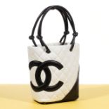 CHANEL, Collection Pr&#234;t &#224; Porter 2004-2005, Sac 'Cambon' petit mod&#232;le. Directeur ...