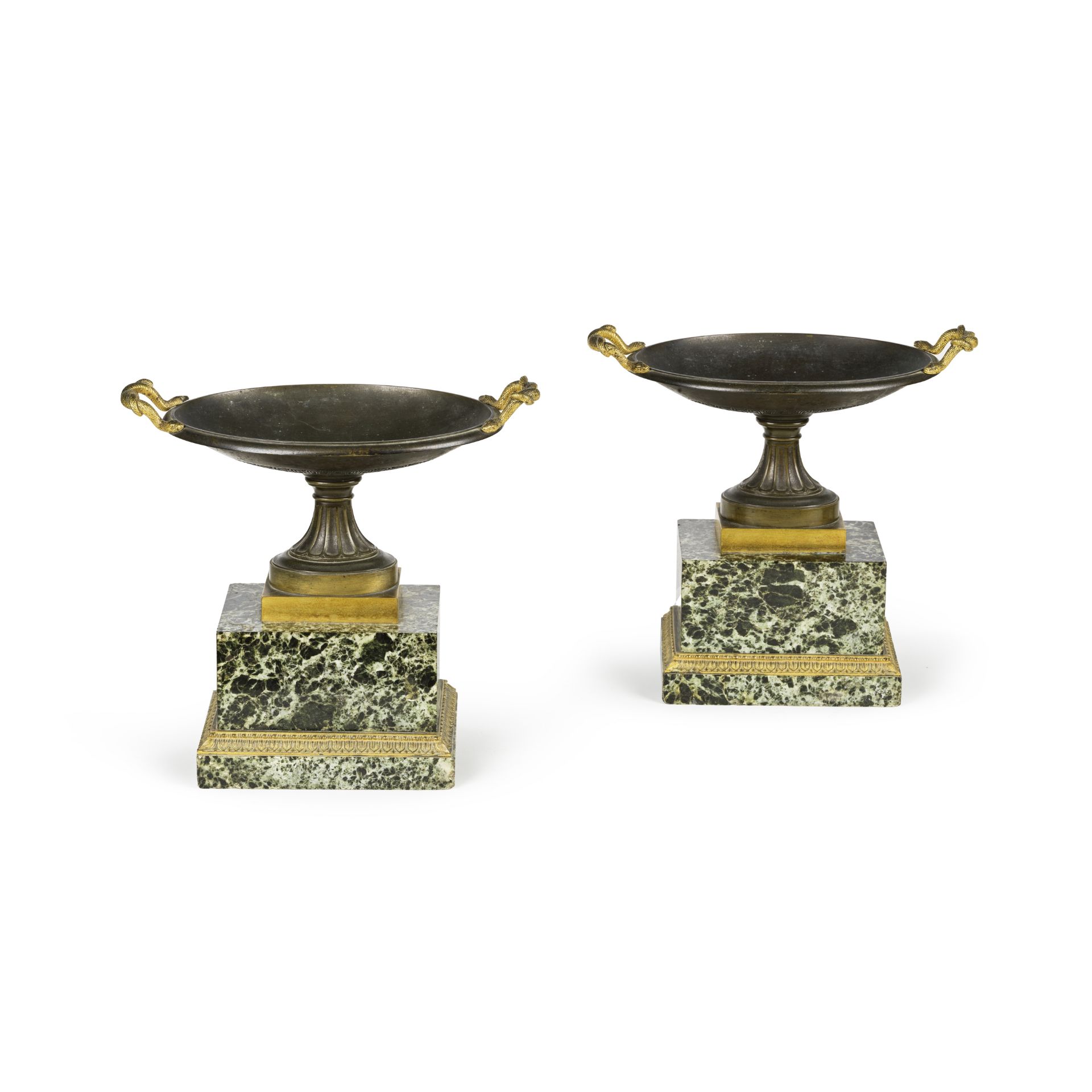 Paire de tazze italiennes en bronze patin&#233;, bronze dor&#233; et marbre vert, premi&#232;re ...