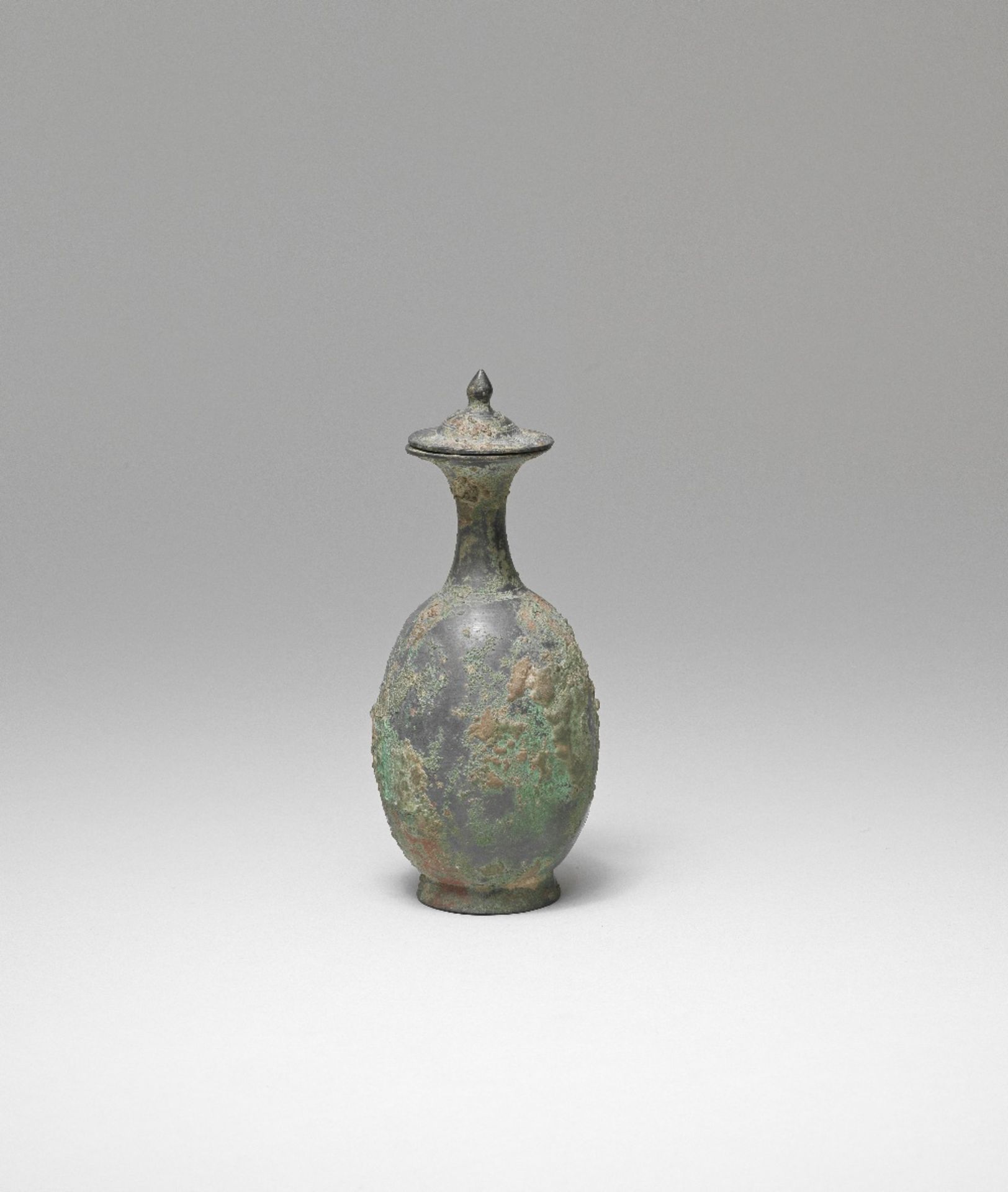 A RARE BRONZE PERFUME FLASK AND COVER Sui/Tang Dynasty (2)