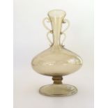 FRATELLI TOSO (Attribu&#233; &#224;) Vase &#224; quatre ansesCirca 1920En verre teint&#233; de M...