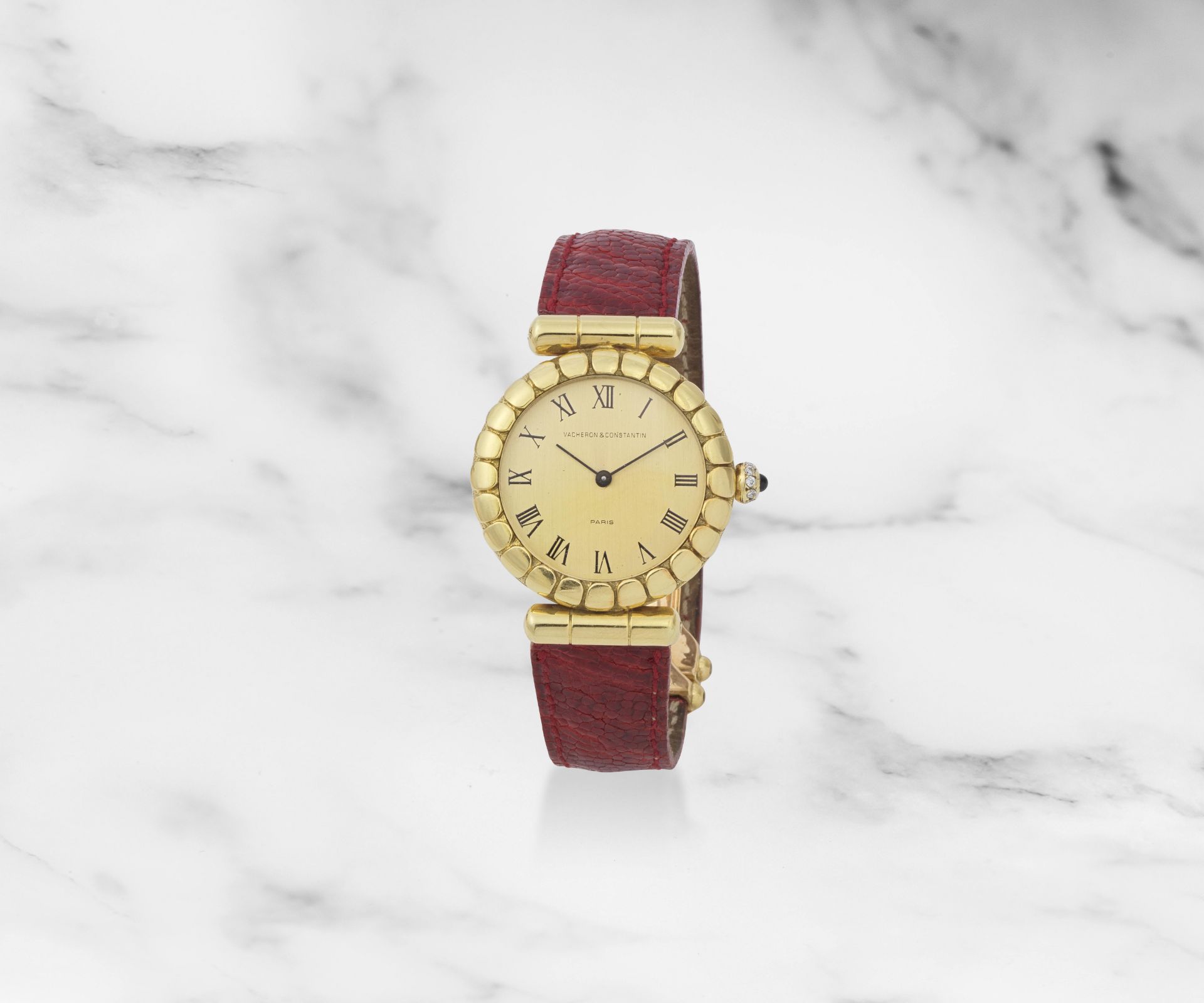 Vacheron & Constantin. Montre bracelet en or jaune 18K (750) avec lunette textur&#233;e mouvemen...