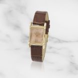 Vacheron & Constantin. Montre bracelet en or jaune 18K (750) de forme rectangulaire mouvement m&...