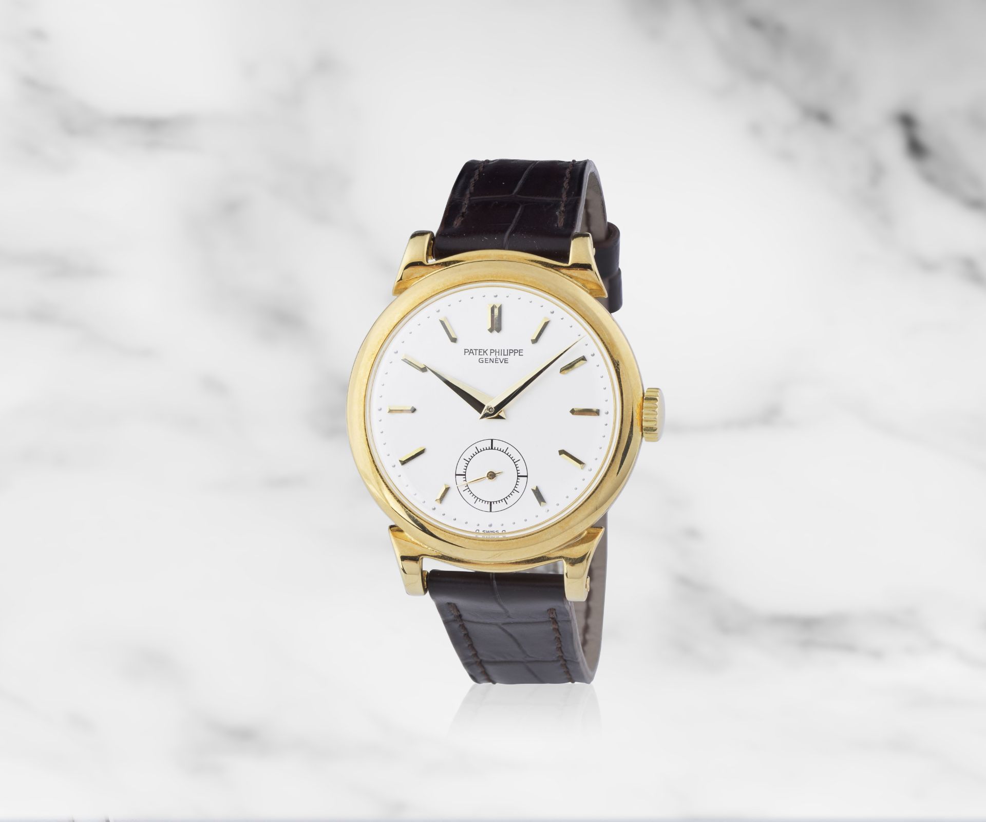 Patek Philippe. Montre bracelet en or jaune 18K (750) avec anses cornes de vache mouvement m&#23...