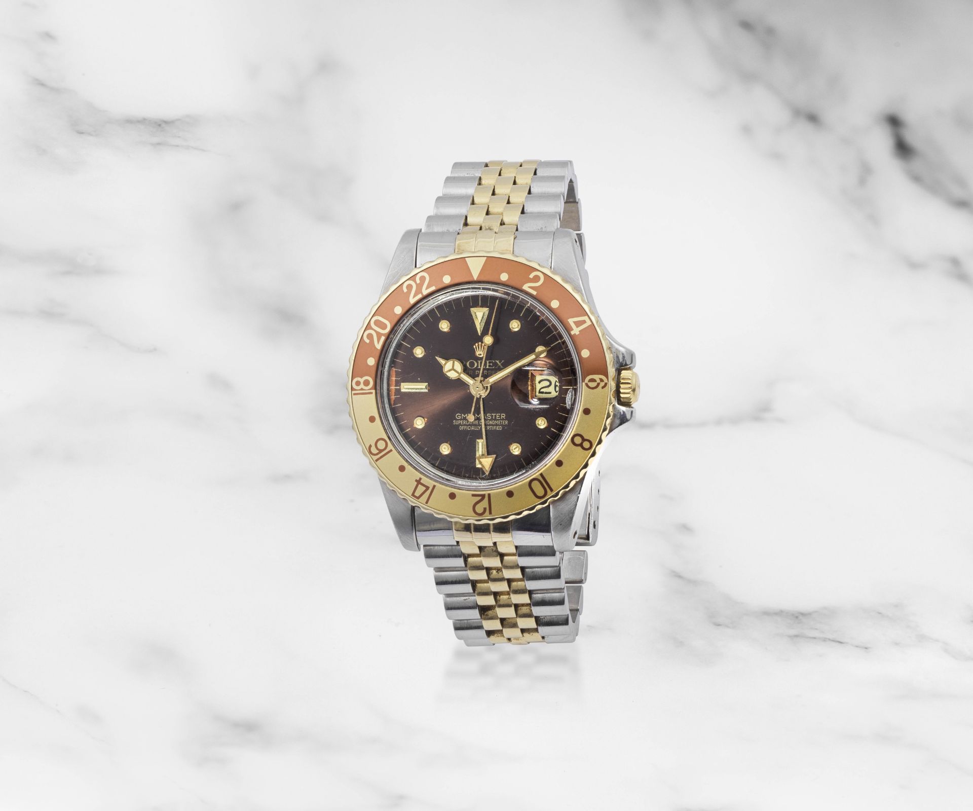 Rolex. Montre bracelet en or jaune 18K (750) et acier avec date, 2nd fuseau horaire et cadran 'n...