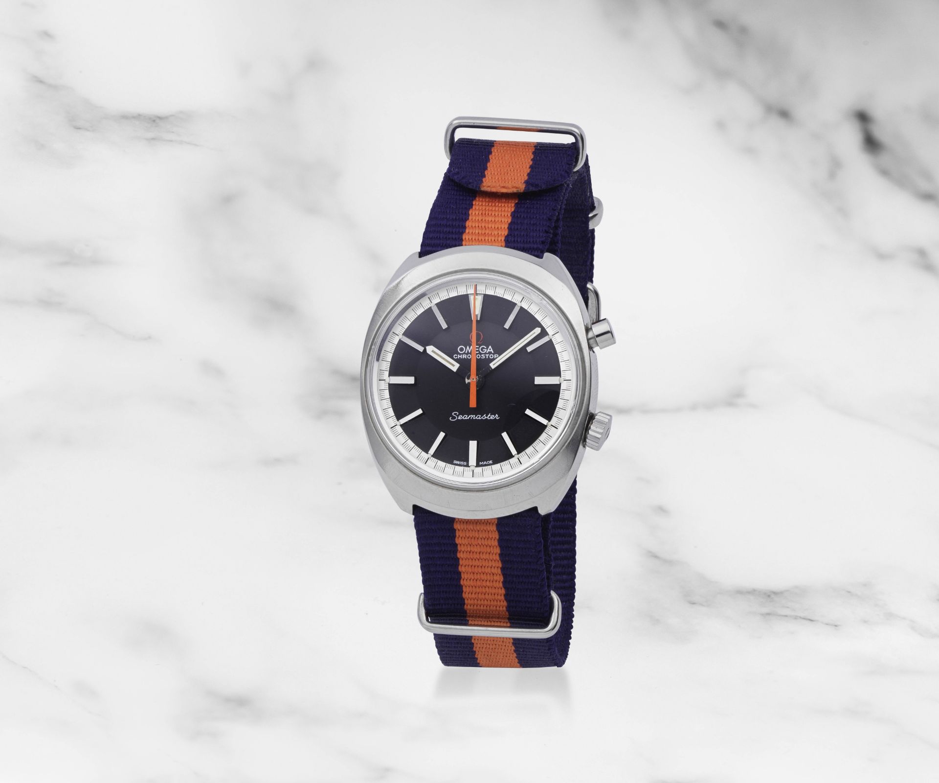 Omega. Chronographe bracelet mono-poussoir en acier mouvement m&#233;canique Omega. A stainless ...