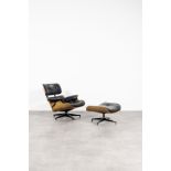 CHARLES EAMES (1907-1978) & RAY EAMES (1912-1988) Fauteuil et son repose-piedsContreplaqu&#233; ...
