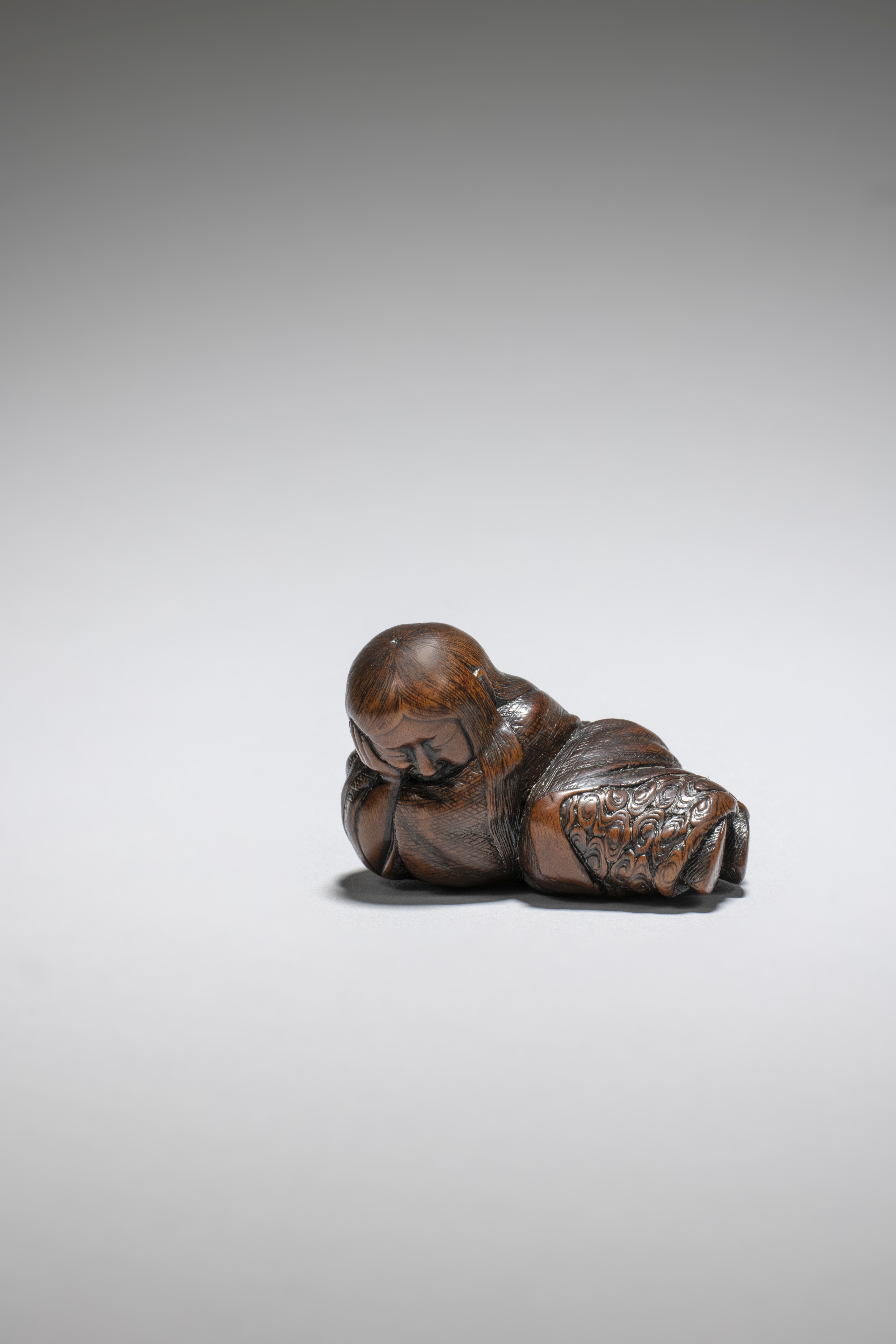 NETSUKE EN BOIS REPR&#201;SENTANT UN SHOJO ENDORMI Par Tadatoshi, Nagoya, XIXe si&#232;cle