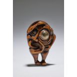 NETSUKE EN BOIS REPR&#201;SENTANT UN TSUKUMO-GAMI ('OBJET POSS&#201;D&#201;') Par Shugetsu, fin ...