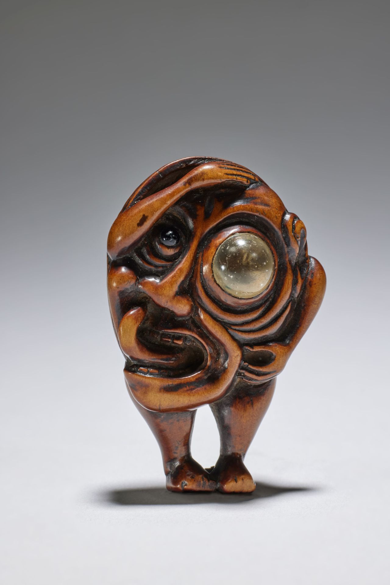 NETSUKE EN BOIS REPR&#201;SENTANT UN TSUKUMO-GAMI ('OBJET POSS&#201;D&#201;') Par Shugetsu, fin ...