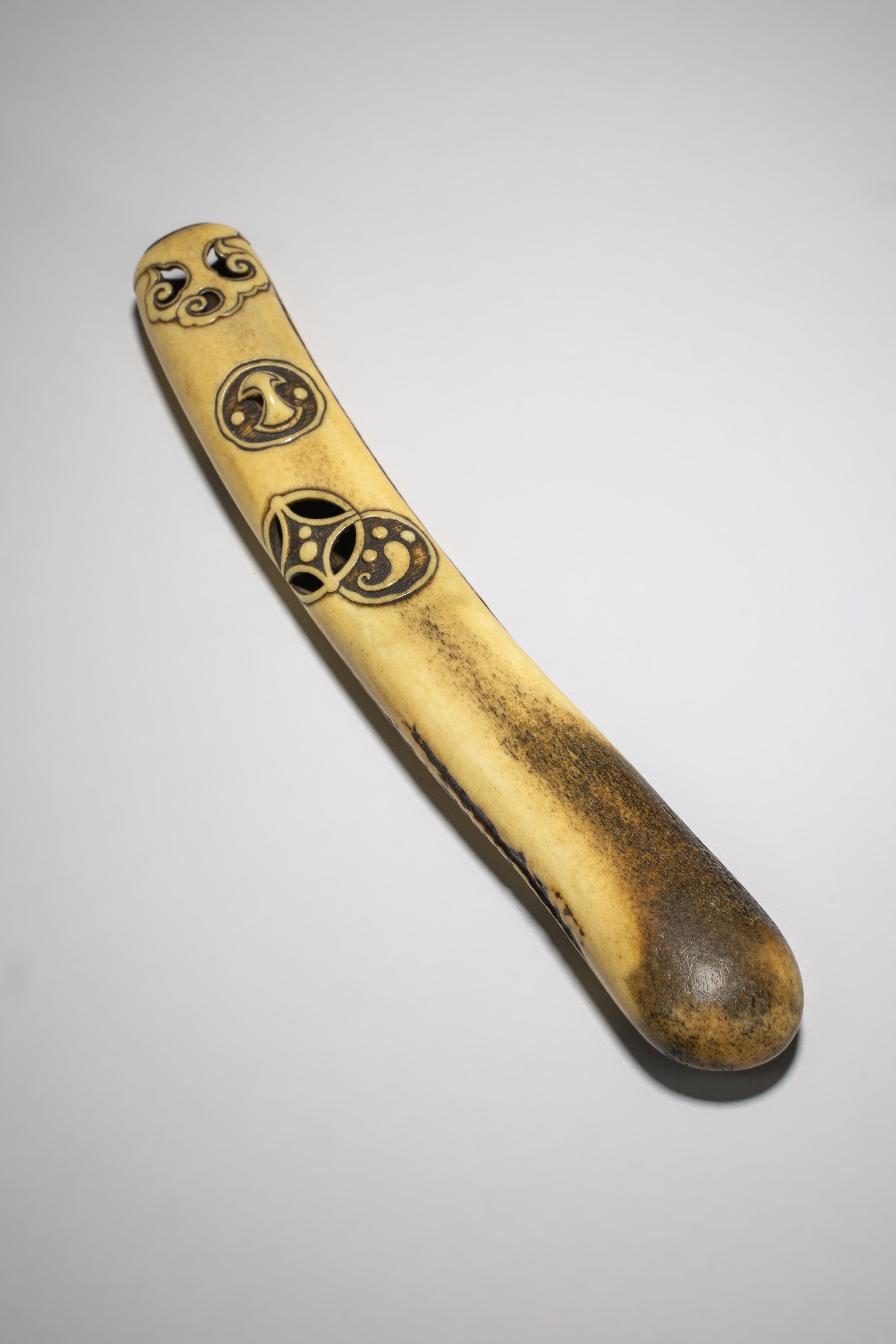 KISERUZUTSU (ETUI &#192; PIPE) EN BOIS DE CERF Par Ozaki Kokusai (1835-1894), Shiba, Tokyo, fi...