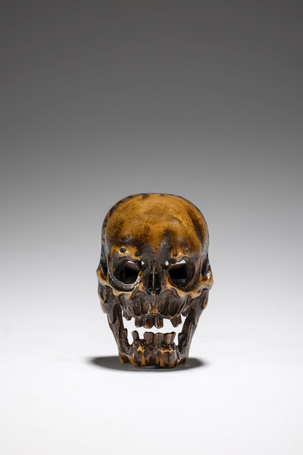 NETSUKE EN BOIS REPR&#201;SENTANT UN CR&#194;NE Attribu&#233; &#224; Sansho, XIXe si&#232;cle