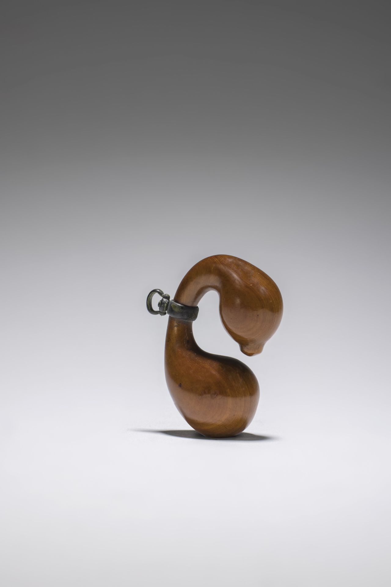 NETSUKE EN BOIS REPR&#201;SENTANT UNE GOURDE XIXe si&#232;cle