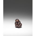 NETSUKE EN BOIS REPR&#201;SENTANT UN SHOJO ENDORMI Par Ikkan, Nagoya, XIXe si&#232;cle