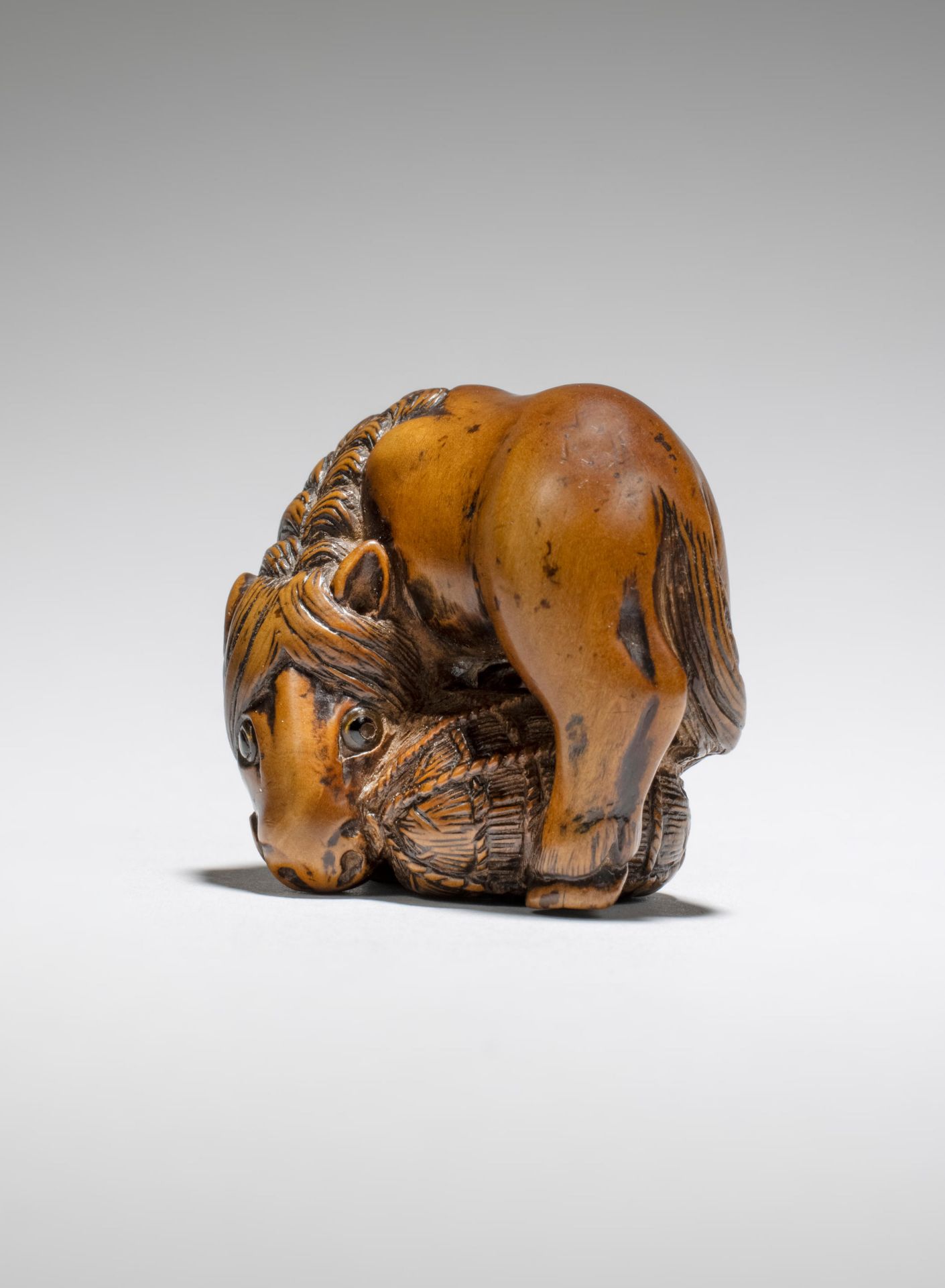 NETSUKE EN BOIS REPR&#201;SENTANT UN CHEVAL Par Tanaka Minko, Tsu, d&#233;but du XIXe si&#232;cle