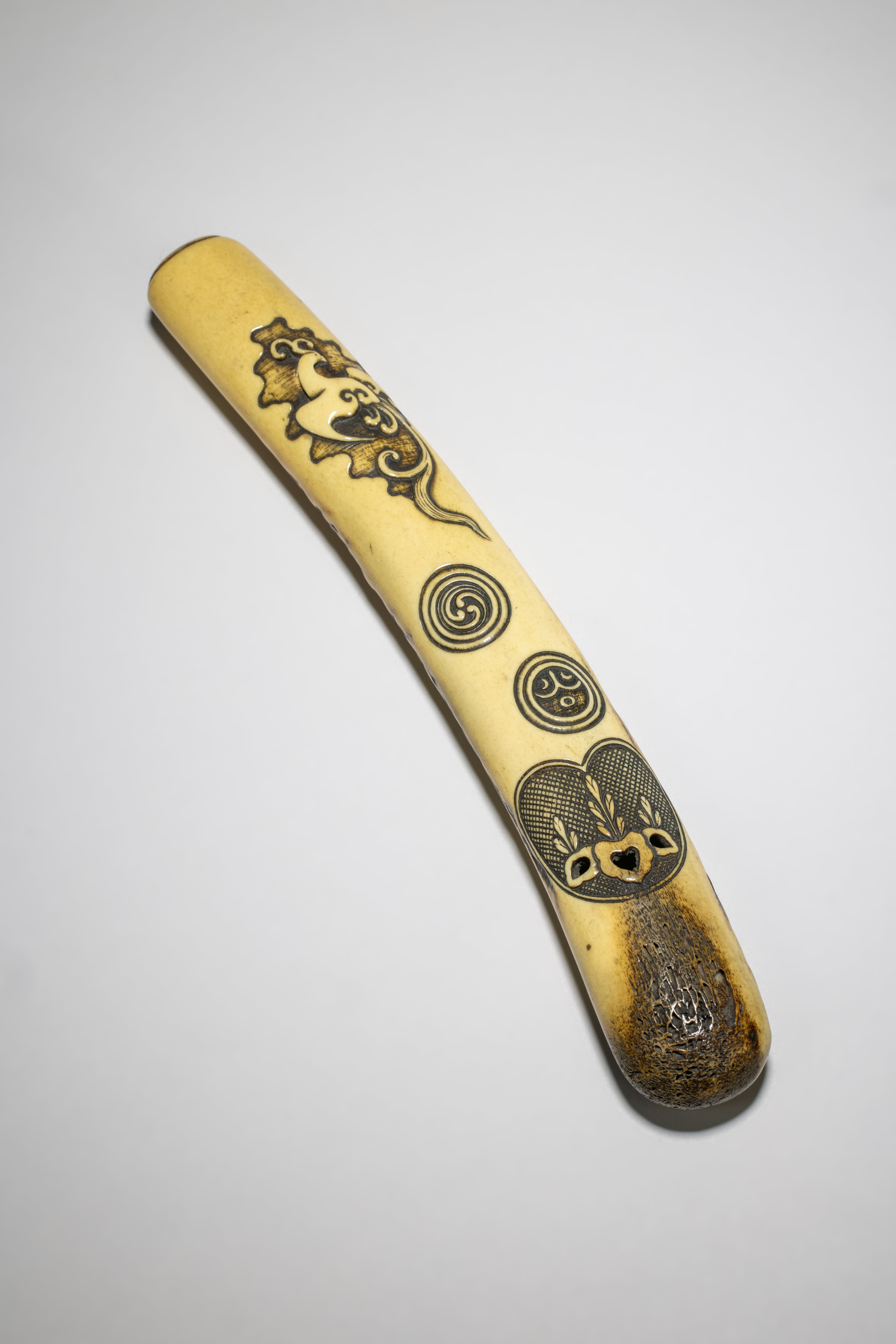 KISERUZUTSU (ETUI &#192; PIPE) EN BOIS DE CERF Par Ozaki Kokusai (1835-1894), Shiba, Tokyo, fin ...